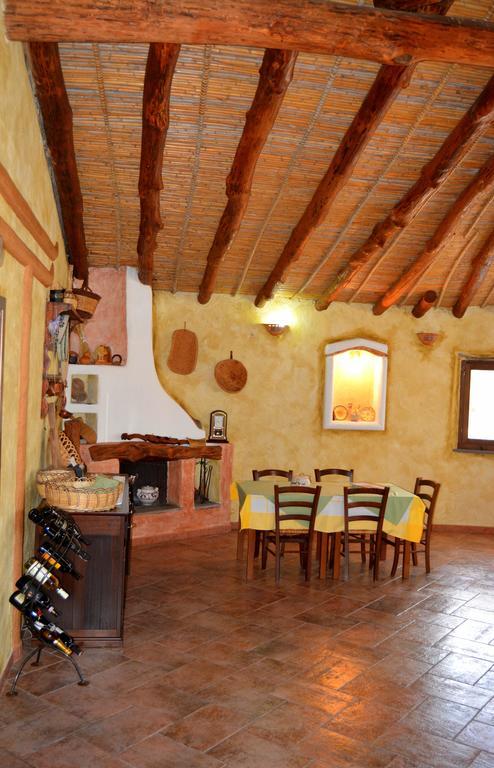 Agriturismo Rubinu กัลเตลลิ ภายนอก รูปภาพ