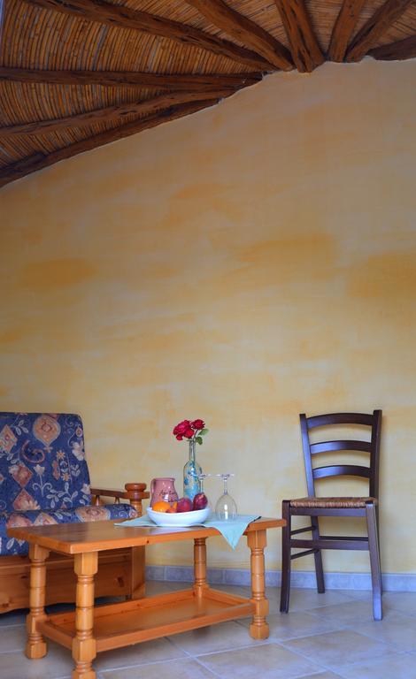 Agriturismo Rubinu กัลเตลลิ ภายนอก รูปภาพ