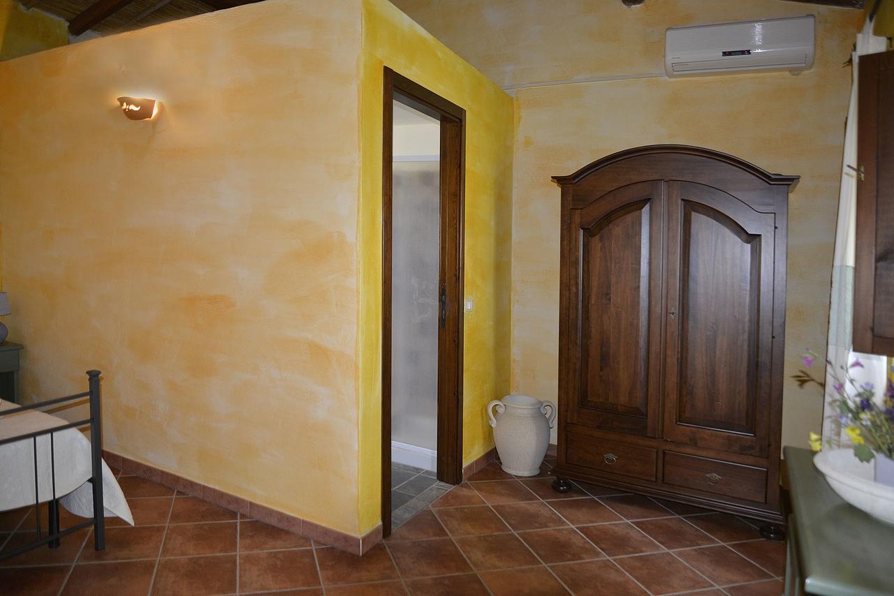 Agriturismo Rubinu กัลเตลลิ ภายนอก รูปภาพ