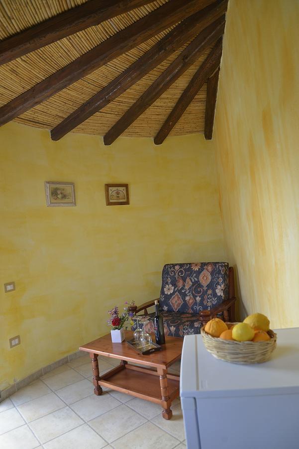 Agriturismo Rubinu กัลเตลลิ ภายนอก รูปภาพ