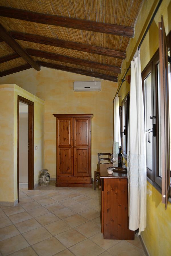 Agriturismo Rubinu กัลเตลลิ ภายนอก รูปภาพ