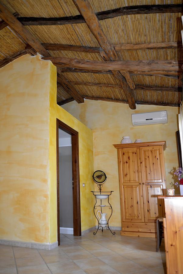 Agriturismo Rubinu กัลเตลลิ ภายนอก รูปภาพ