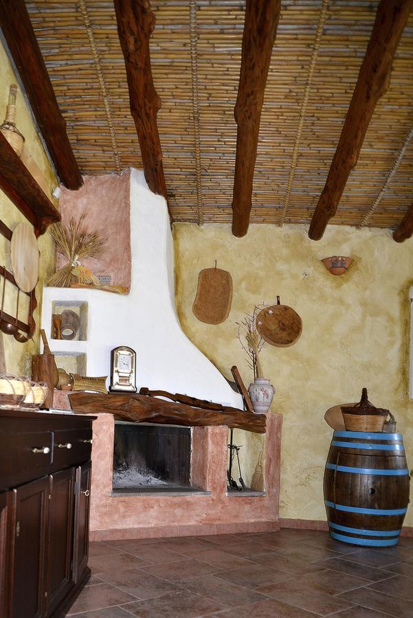 Agriturismo Rubinu กัลเตลลิ ภายนอก รูปภาพ