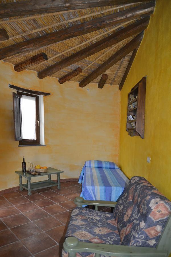 Agriturismo Rubinu กัลเตลลิ ภายนอก รูปภาพ