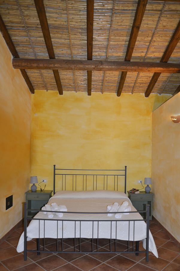 Agriturismo Rubinu กัลเตลลิ ภายนอก รูปภาพ