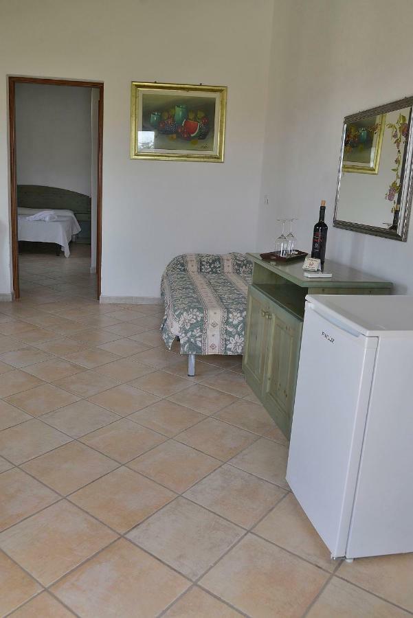 Agriturismo Rubinu กัลเตลลิ ภายนอก รูปภาพ