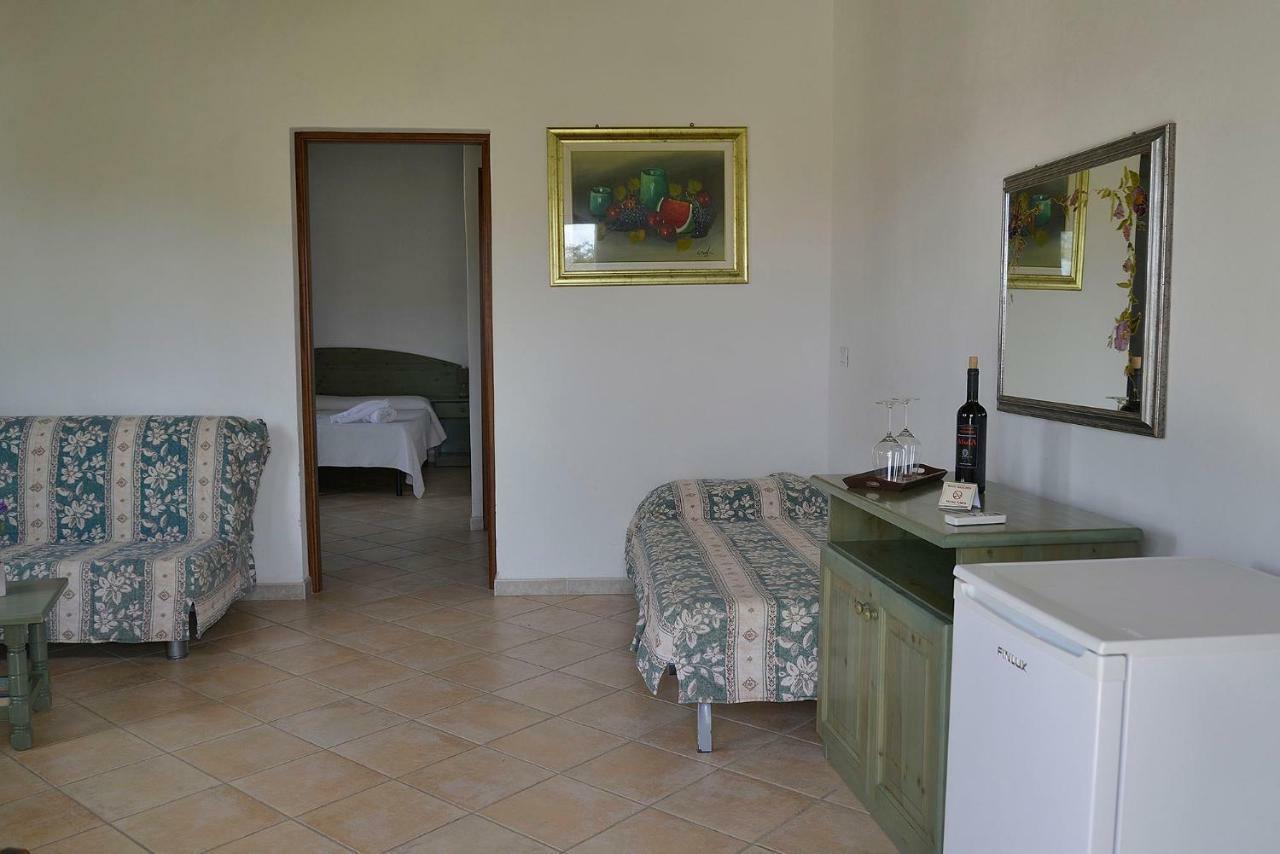 Agriturismo Rubinu กัลเตลลิ ภายนอก รูปภาพ