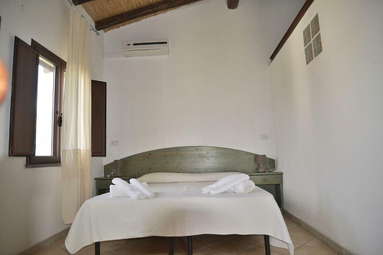 Agriturismo Rubinu กัลเตลลิ ภายนอก รูปภาพ