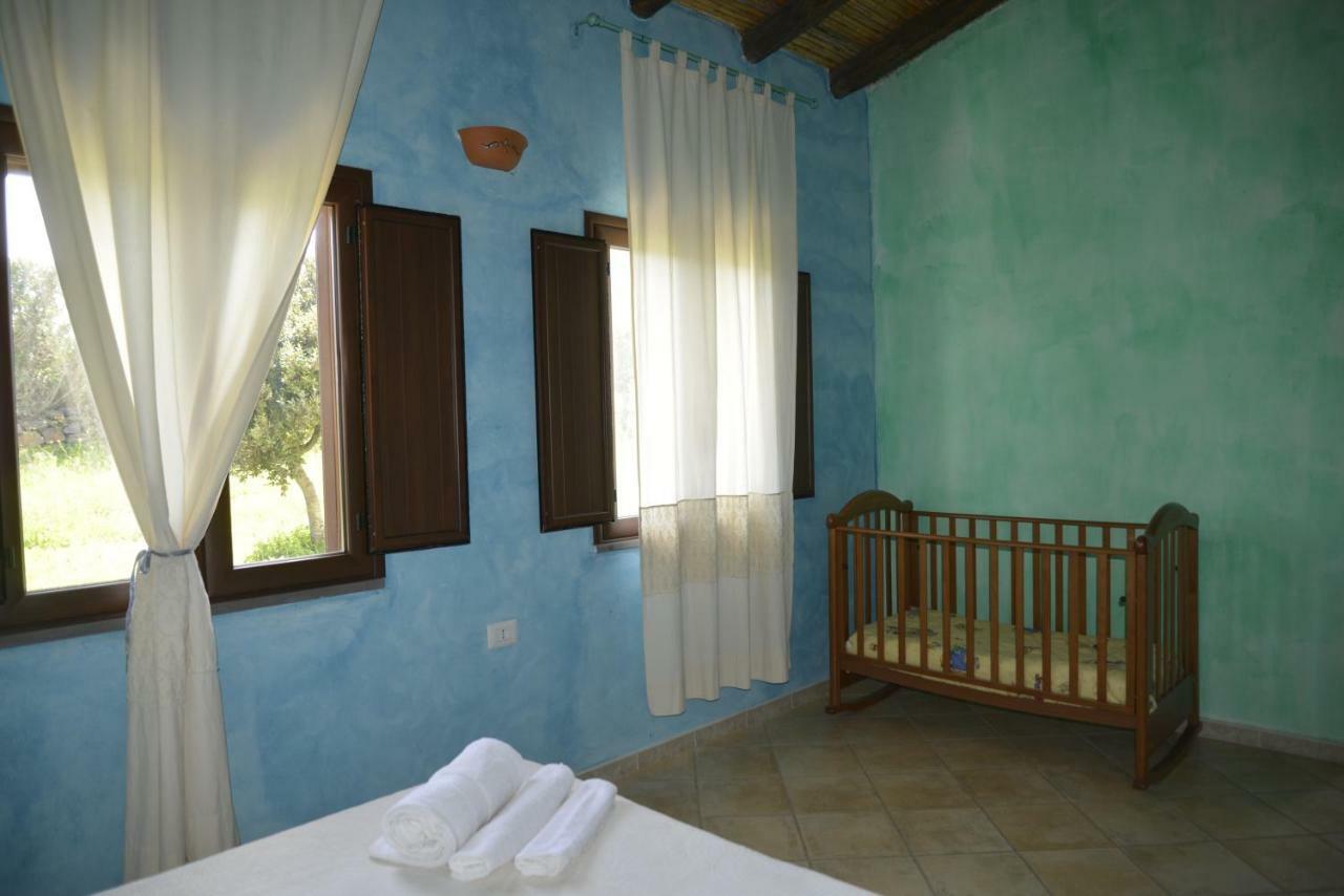 Agriturismo Rubinu กัลเตลลิ ภายนอก รูปภาพ