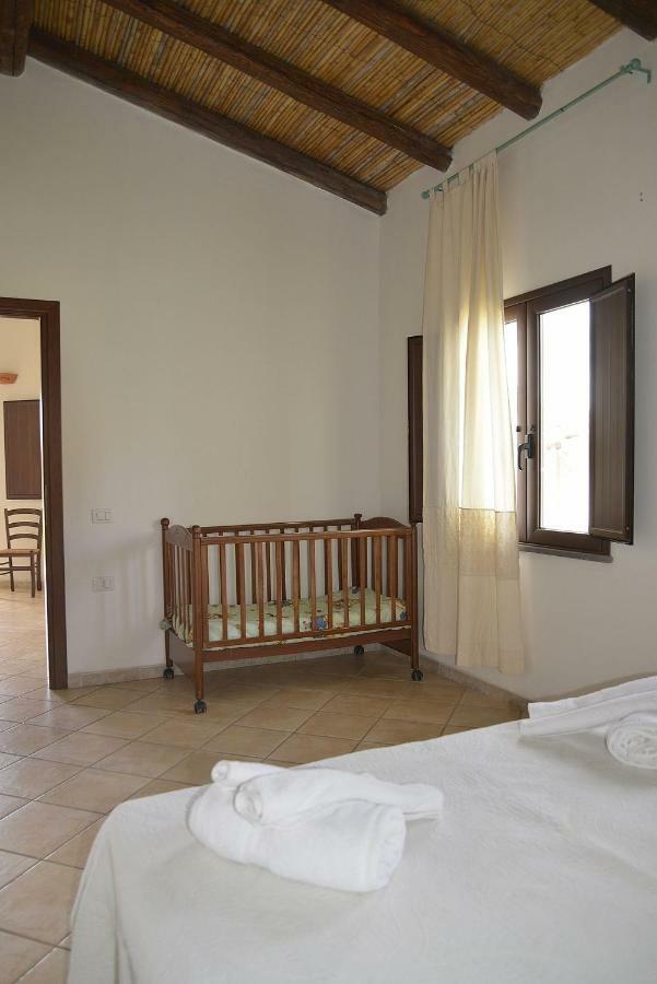 Agriturismo Rubinu กัลเตลลิ ภายนอก รูปภาพ