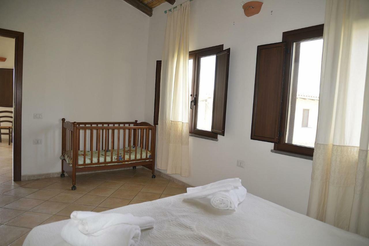 Agriturismo Rubinu กัลเตลลิ ภายนอก รูปภาพ