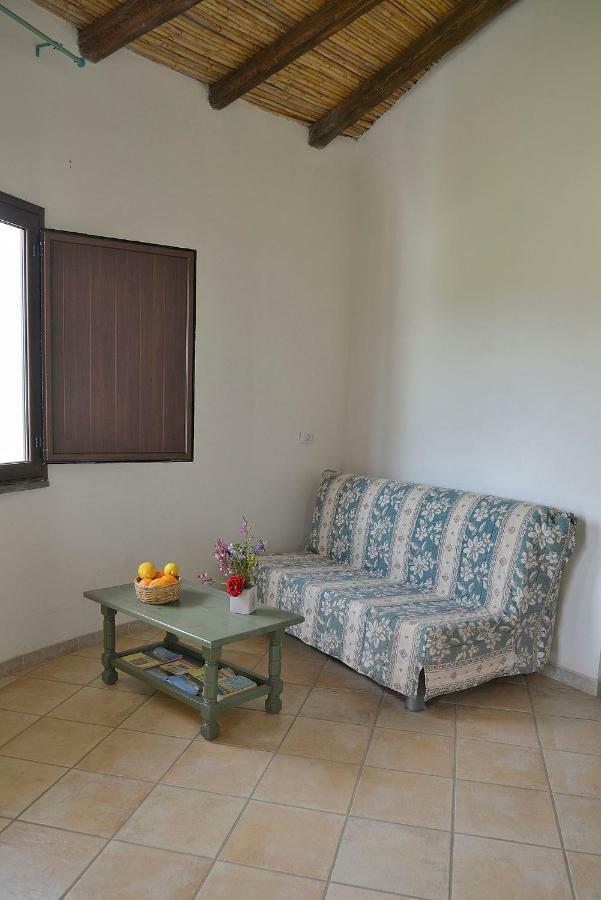 Agriturismo Rubinu กัลเตลลิ ภายนอก รูปภาพ